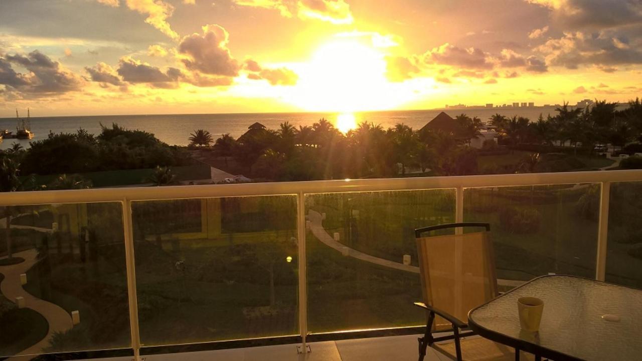Swim The Caribbean & Work With A View Apartment Cancun Ngoại thất bức ảnh